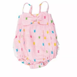 NEW RUFFLEBUTTS baby girl's bunny stripe bow front bubble woven romper in pink